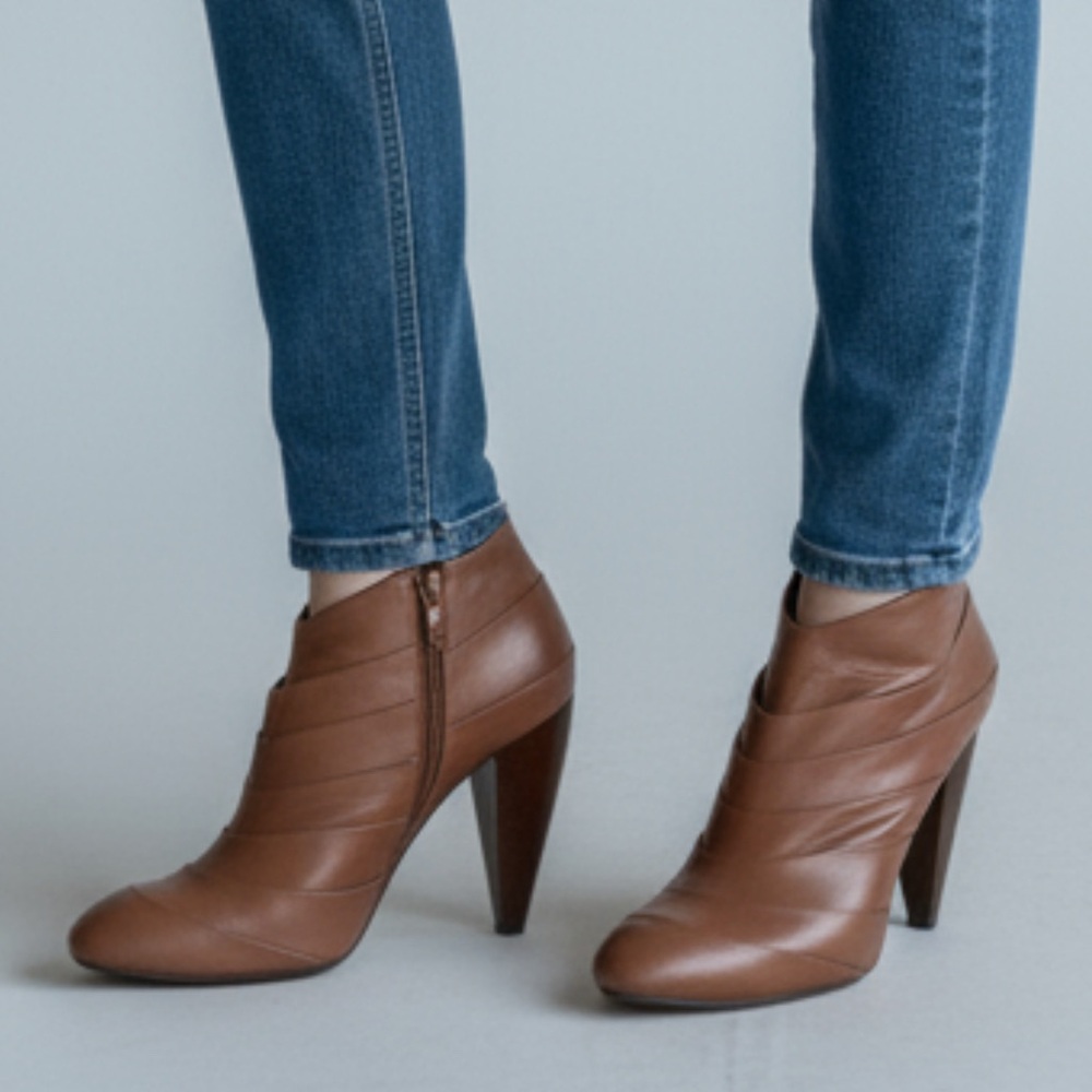 Ann Taylor Women’s Size 10 Lara Pleated All-Leather Brown Booties